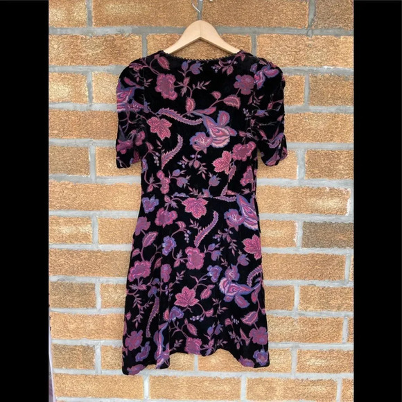 REBECCA MINKOFF
Arlette Printed Velvet Short-sleeve Dress Size 4 - Picture 13 of 13